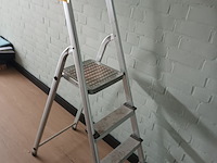 Lot 59 - aluminium trapladder - afbeelding 2 van  2