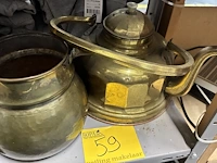 Lot 59 - antieke koperen pot en waterketel