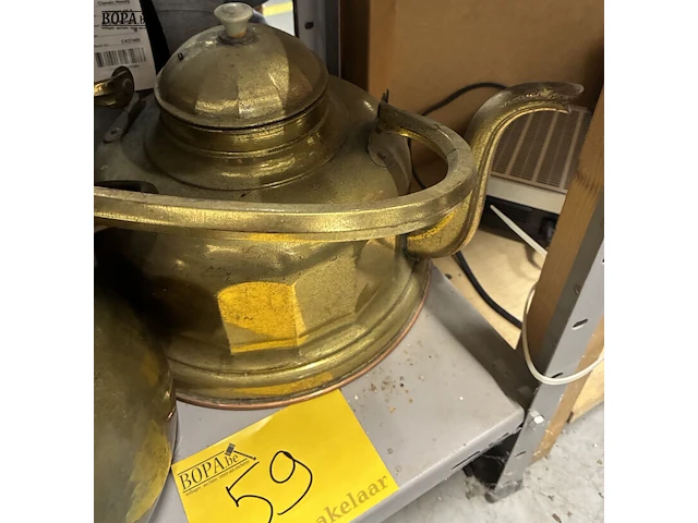 Lot 59 - antieke koperen pot en waterketel - afbeelding 2 van  3