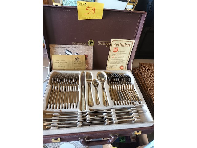 Lot 59 - bestekkoffer solingen - afbeelding 1 van  6