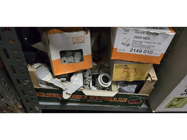 Lot 59 - buisklemmen en nippels - afbeelding 1 van  3