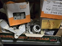 Lot 59 - buisklemmen en nippels - afbeelding 1 van  3