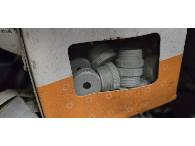 Lot 59 - buisklemmen en nippels - afbeelding 3 van  3