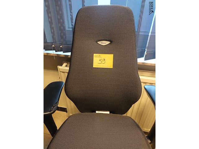 Lot 59 - bureaustoel en armstoel - afbeelding 3 van  3
