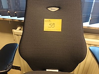 Lot 59 - bureaustoel en armstoel - afbeelding 3 van  3