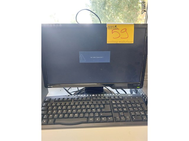 Lot 59 - computer met scherm en toetsenbord - afbeelding 2 van  4