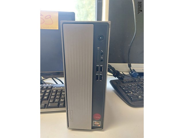 Lot 59 - computer met scherm en toetsenbord - afbeelding 3 van  4