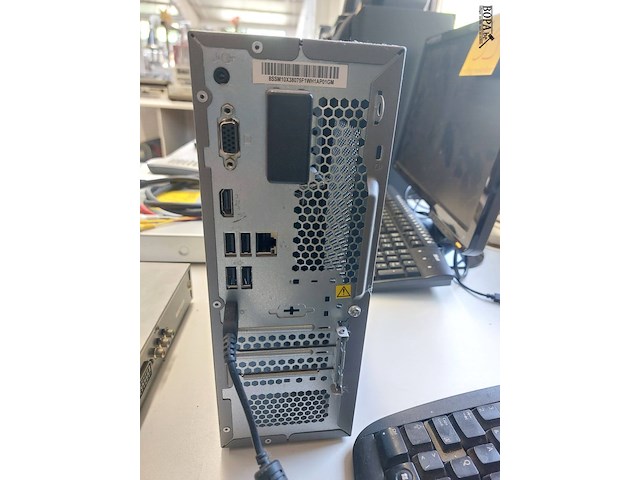 Lot 59 - computer met scherm en toetsenbord - afbeelding 4 van  4