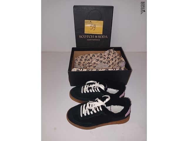 Lot 59 - damesschoenen maat 37 - afbeelding 1 van  3