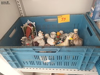 Lot 59 - decoratie met dieren. 1 bak - afbeelding 1 van  4