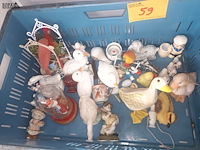 Lot 59 - decoratie met dieren. 1 bak - afbeelding 2 van  4