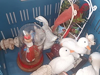 Lot 59 - decoratie met dieren. 1 bak - afbeelding 3 van  4