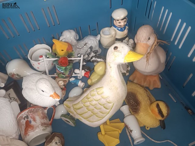 Lot 59 - decoratie met dieren. 1 bak - afbeelding 4 van  4