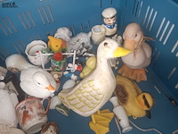 Lot 59 - decoratie met dieren. 1 bak - afbeelding 4 van  4
