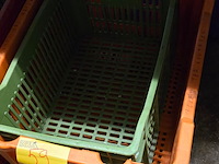 Lot 59 - diverse plastiek manden 4 stuks - afbeelding 2 van  3