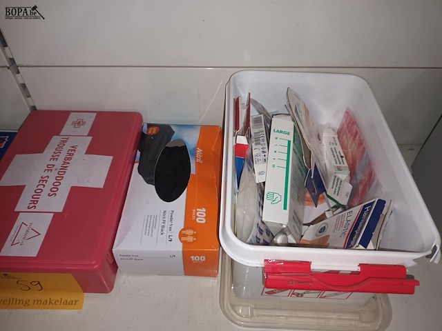 Lot 59 - ehbo - afbeelding 2 van  3