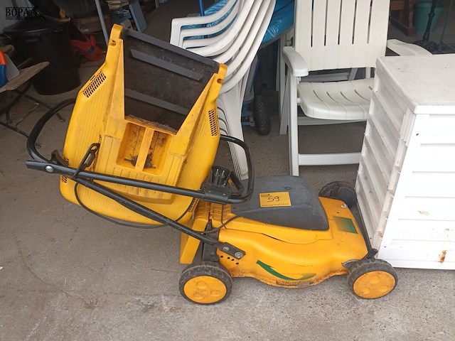 Lot 59 - elektrische grasmaaier - afbeelding 1 van  4