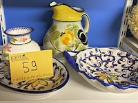 Lot 59 - handgeschilderd keramiek - getekend