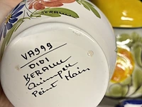 Lot 59 - handgeschilderd keramiek - getekend - afbeelding 4 van  7
