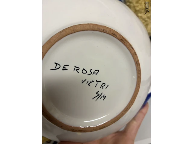 Lot 59 - handgeschilderd keramiek - getekend - afbeelding 5 van  7