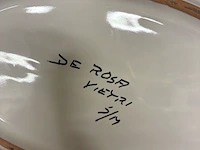 Lot 59 - handgeschilderd keramiek - getekend - afbeelding 7 van  7