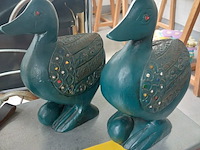 Lot 59 - houten decoratieve eenden, 2 stuks - afbeelding 1 van  2