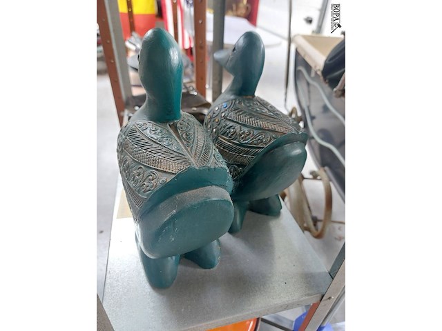 Lot 59 - houten decoratieve eenden, 2 stuks - afbeelding 2 van  2