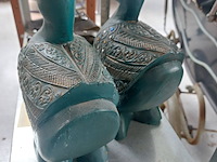 Lot 59 - houten decoratieve eenden, 2 stuks - afbeelding 2 van  2