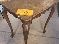 Lot 59 - italiaans bijzettafel - afbeelding 1 van  3