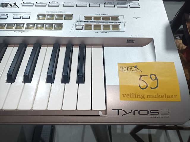 Lot 59 - keyboard yamaha tyros 3 - afbeelding 2 van  6