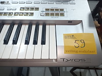 Lot 59 - keyboard yamaha tyros 3 - afbeelding 2 van  6