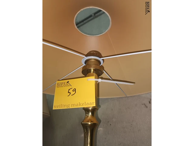 Lot 59 - koperen lamp - afbeelding 3 van  4