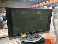 Lot 59 - lg televisie 104 cm - afbeelding 1 van  3
