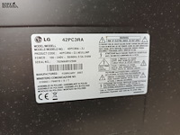 Lot 59 - lg televisie 104 cm - afbeelding 3 van  3