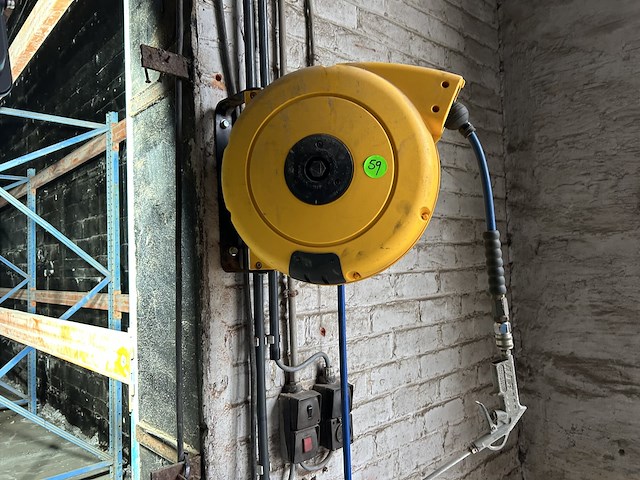 Lot 59 - luchtdrukhaspel + verlengkabel - afbeelding 1 van  3