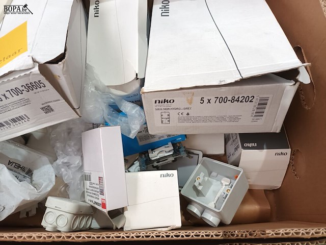 Lot 59 - materiaal voor elektrische installaties - afbeelding 2 van  9