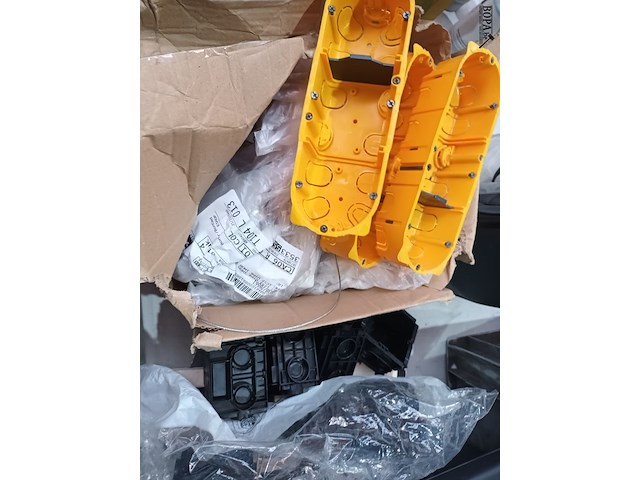 Lot 59 - materiaal voor elektrische installaties - afbeelding 3 van  9