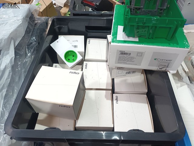 Lot 59 - materiaal voor elektrische installaties - afbeelding 5 van  9