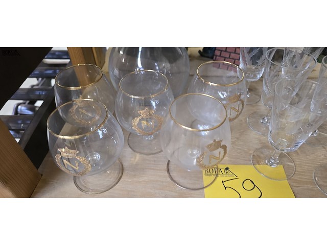 Lot 59 - napoleon en likeur glazen en karaf - afbeelding 2 van  4