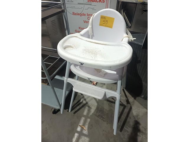 Lot 59 - pvc kinderstoel. 2 stuks - afbeelding 1 van  3