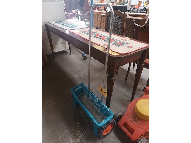 Lot 59 - strooikarretje gardena - afbeelding 1 van  3