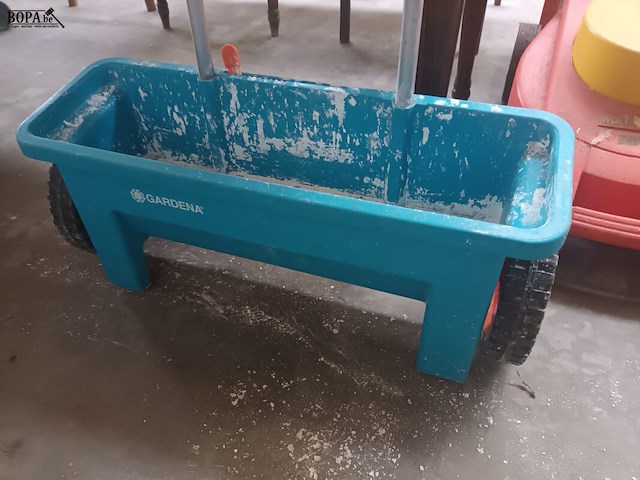 Lot 59 - strooikarretje gardena - afbeelding 2 van  3