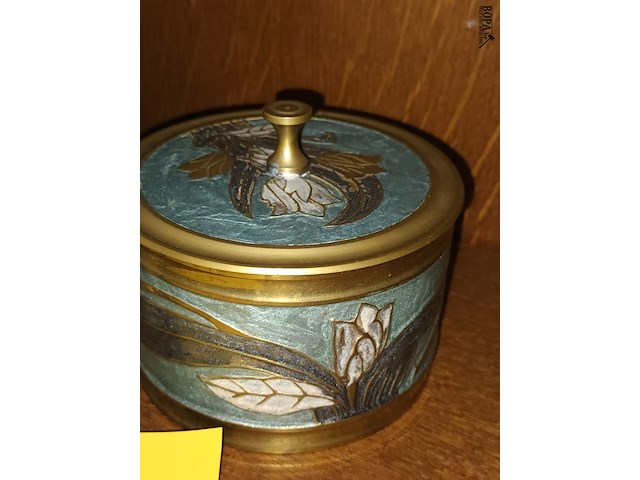 Lot 59 - vaas en dekselpot in messing - afbeelding 3 van  3