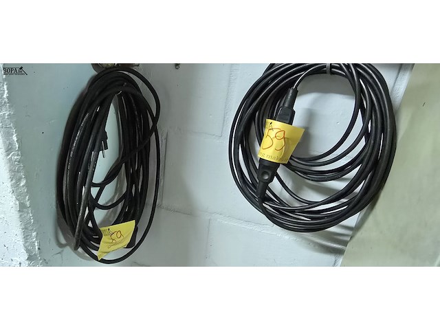 Lot 59 - verlengkabels 2 stuks - afbeelding 1 van  3
