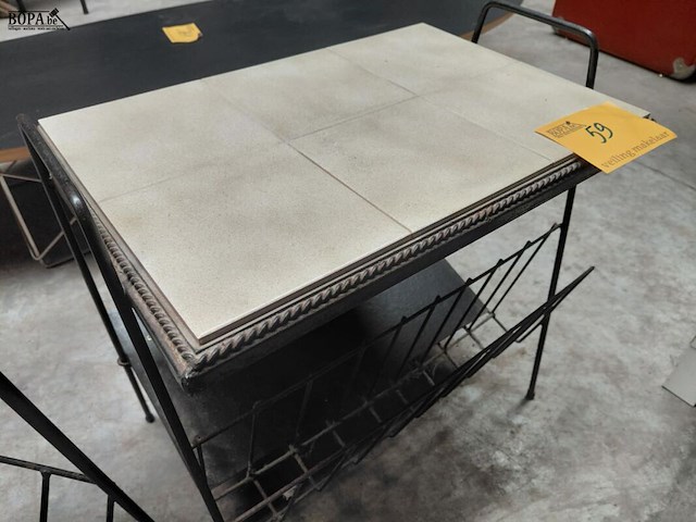 Lot 59 - vintage bijzettafel met lectuurbak - 2 stuks - afbeelding 4 van  4