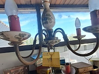 Lot 59 - vintage kroonluchters vlaamse stijl met poselein - bloemenmo - afbeelding 2 van  5
