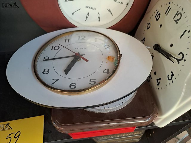 Lot 59 - vintage weegschalen en wandklokken - afbeelding 2 van  6