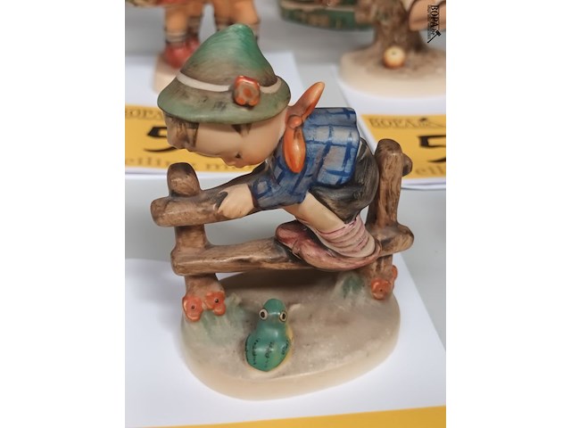 Lot 590 - beeldje goebel - afbeelding 1 van  3