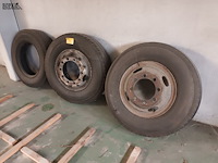 Lot 591 - banden. 3 stuks - afbeelding 1 van  4
