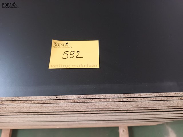 Lot 592 - melamine panelen. 33 stuks - afbeelding 3 van  3